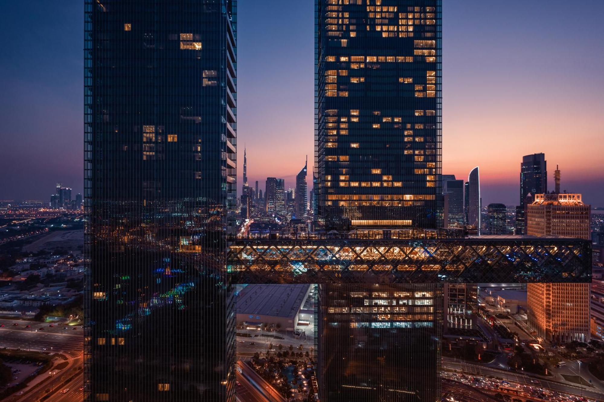 One&Only One Za'Abeel Hotel Dubai Bagian luar foto The bridge at night