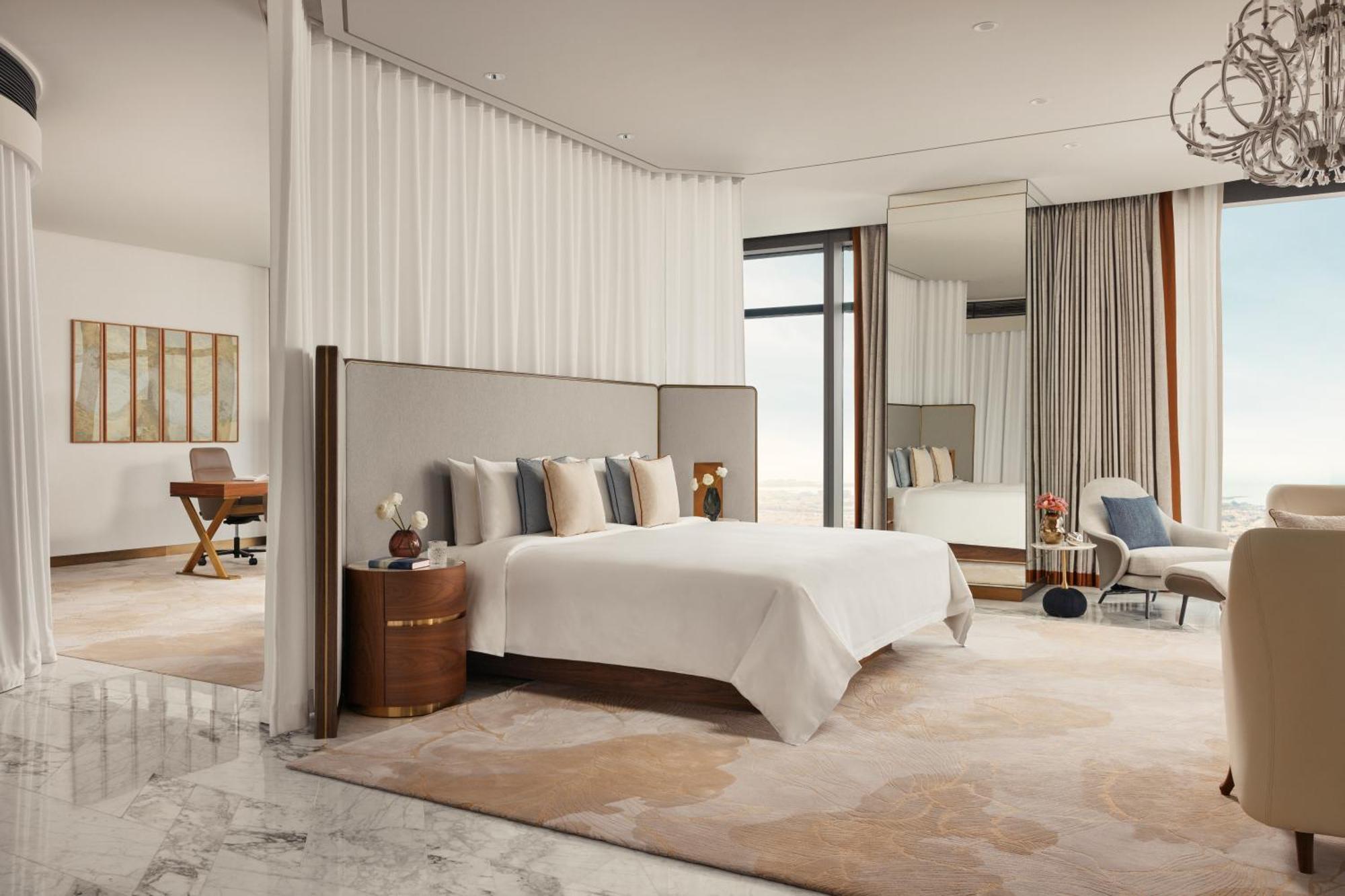 One&Only One Za'Abeel Hotel Dubai Bagian luar foto A bedroom at The Ritz-Carlton, DIFC